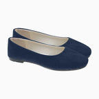 ballerines plates couleur bleu marine présentées côte à côte sur fond clair