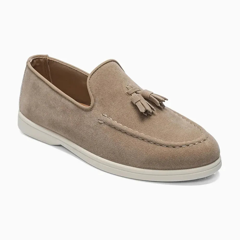 paire à gland coloris beige disposée sur fond uni clair