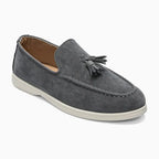paire à gland coloris gris posée sur fond uni clair