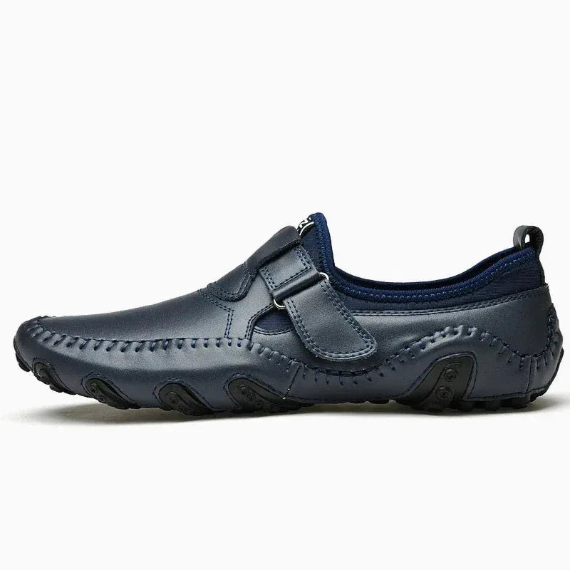 Chaussure de conduite homme à bride coloris bleu marine, vue de profil