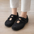 chaussures femme à scratch noires portées, vue de face
