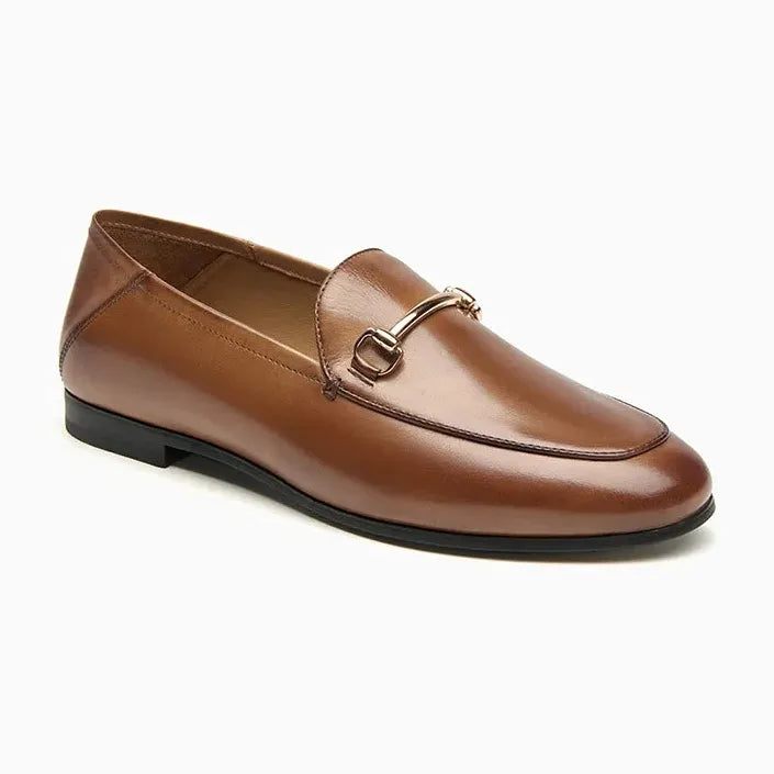 loafer en cuir coloris marron présenté de profil