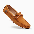 mocassin coloris marron présenté seul sur fond clair