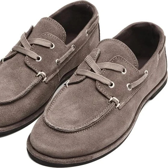 vue rapprochée du devant des mocassins coloris taupe