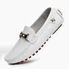 Mocassin boucle homme en similicuir coloris blanc, vue de trois quarts