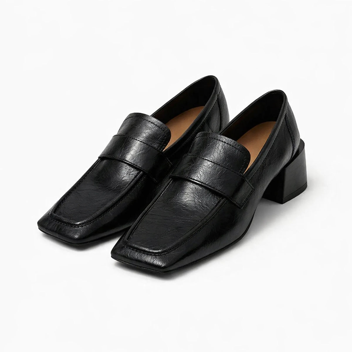 Mocassin bout carré femme à talon épais en coloris noir sur fond uni