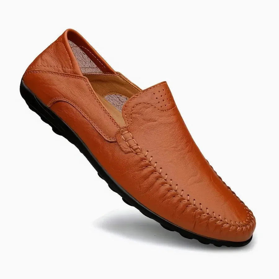 Mocassin de conduite homme présenté seul en coloris camel