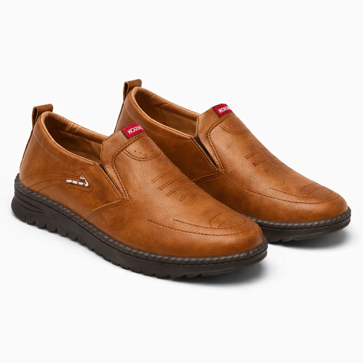 mocassins présentés seuls en coloris marron sur fond uni clair