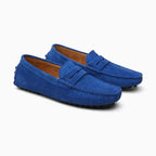 Mocassins seuls présentés en bleu roi avec fond neutre