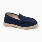 vue latérale du mocassin garçon souple à enfiler en bleu