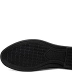 semelle extérieure noire du mocassin vue de dessous, détails du relief visibles