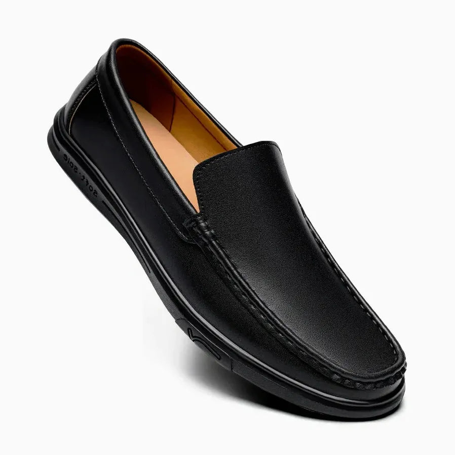 Mocassin homme 47 noir présenté seul sur fond blanc