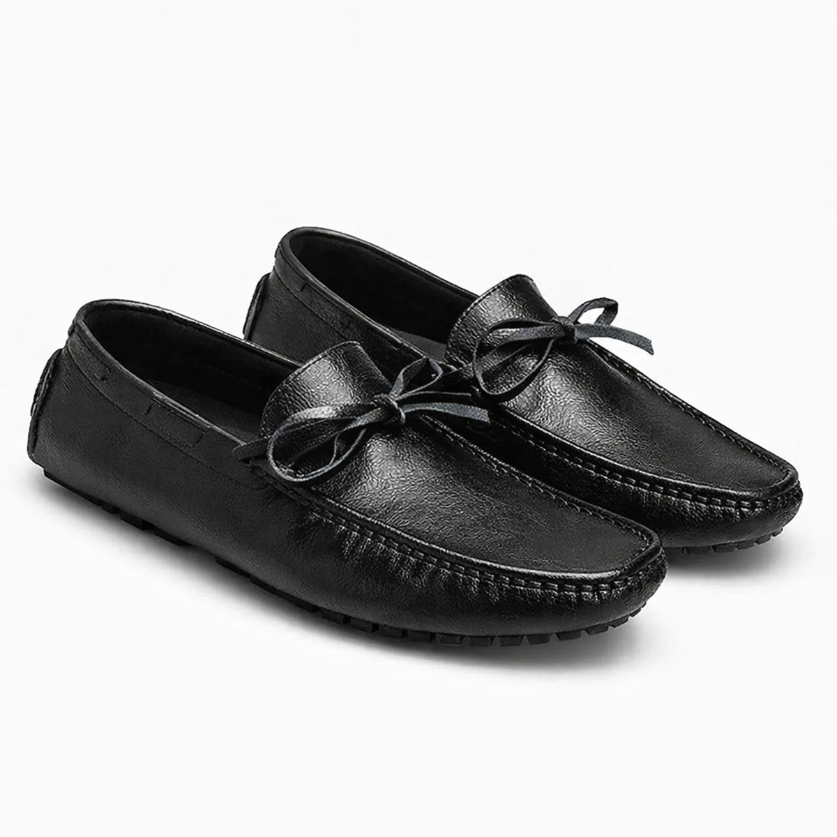 mocassin homme lacet noir présenté seul sur fond uni