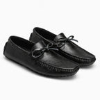 mocassin homme lacet noir présenté seul sur fond uni