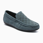 Mocassin perforé homme coloris bleu gris, vue de profil sur fond gris clair
