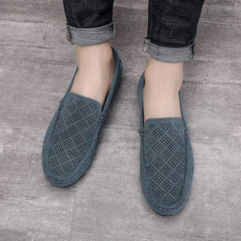 paire bleue portée avec un pantalon roulé, vue de dessus