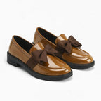 paire de mocassins à noeud en coloris camel à semelle noire
