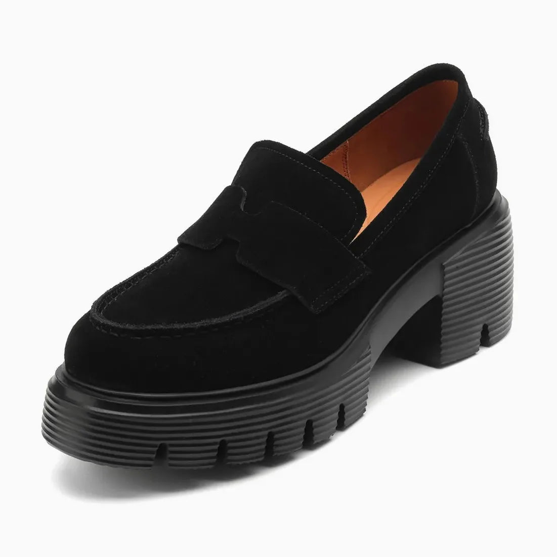 Mocassin semelle commando pour femme noir à talon épais sur fond uni