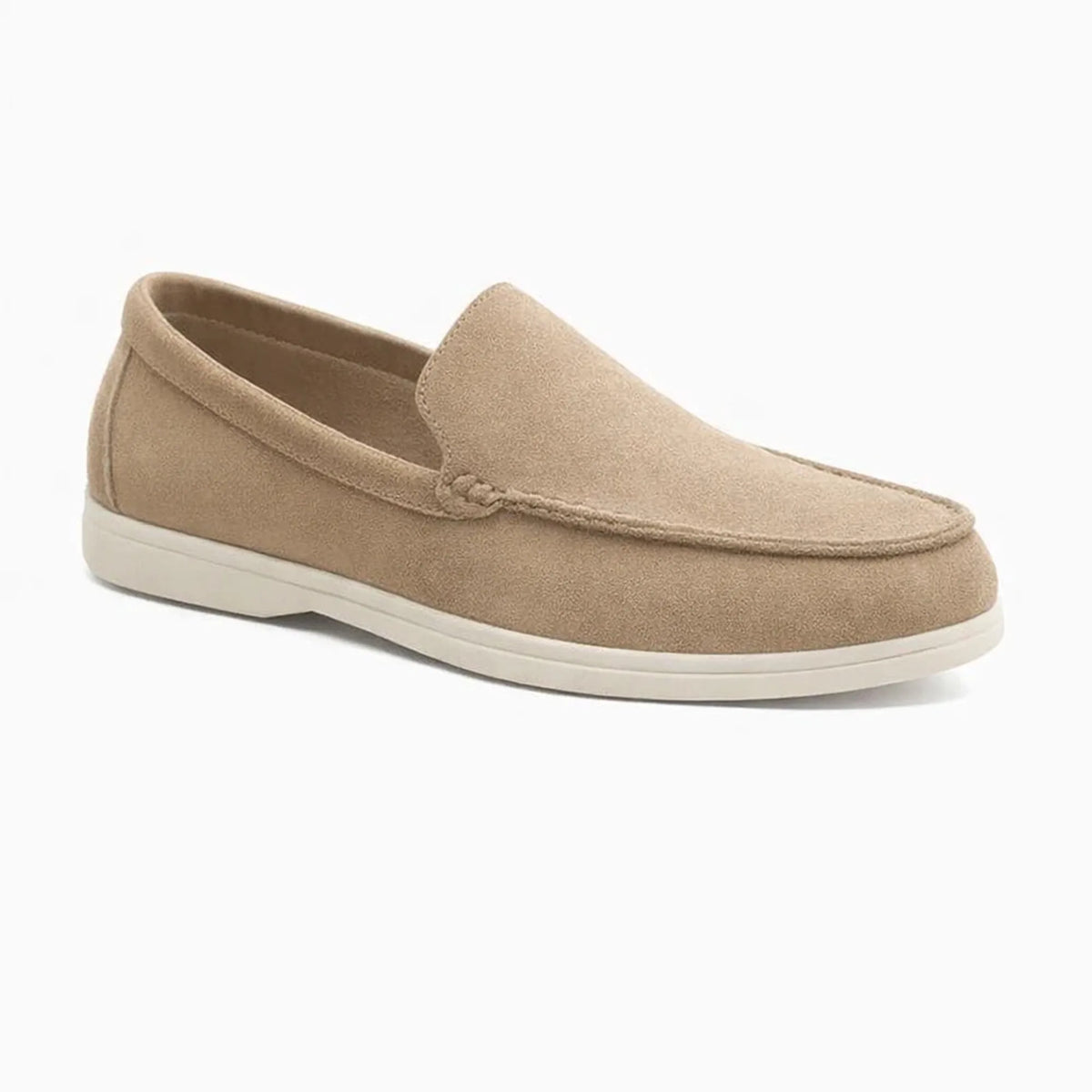 mocassin souple kaki exposé seul sur fond uni, semelle blanche