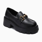 Mocassin talon haut femme en cuir noir avec détail métal vu de trois quarts