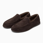mocassin tendance femme marron avec intérieur fourré vu de trois quarts sur fond uni