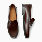mocassins en cuir marron présentés de dessus et de côté sur fond uni