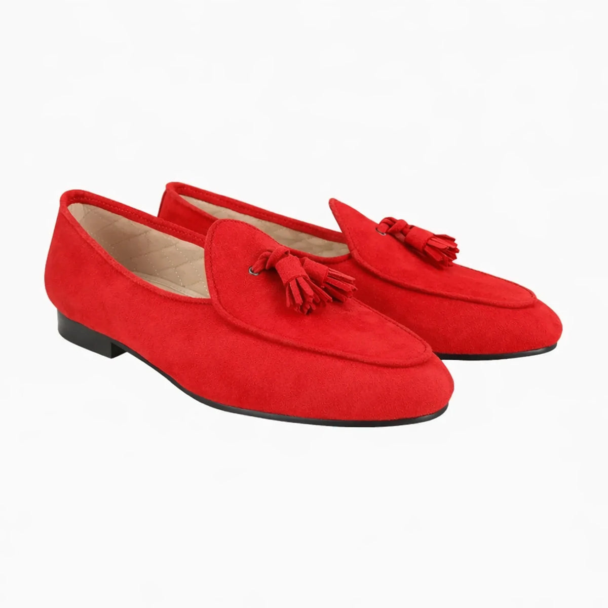 paire coloris rouge vif posée sur fond uni, vue trois quarts
